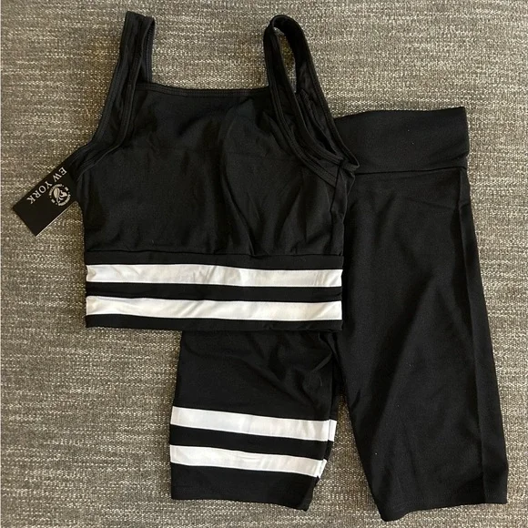 New York Black and White Activewear Set - Picture 2 of 2